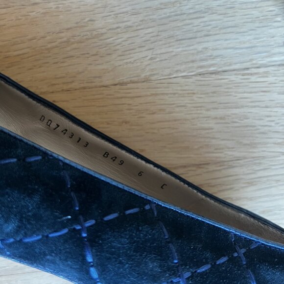 Vintage Ferragamo Black/Navy Heels - Picture 8 of 9